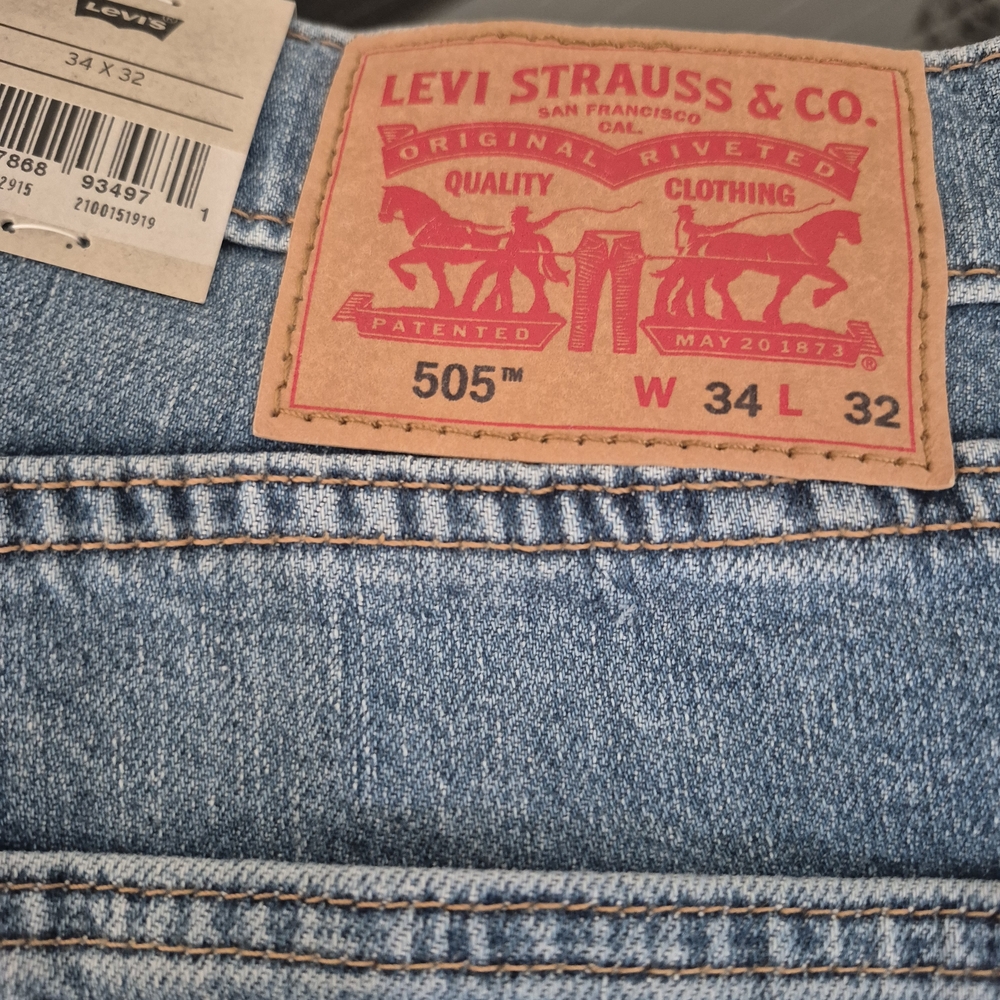 MEN'S NWT! Levi's 505 Straight Denim Jeans. $75 Value.